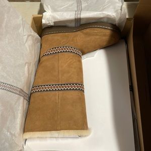 UGG W Sundance Revival Size 10